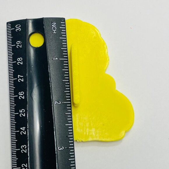 Lion-Shaped Yellow Imprint Cookie Cutter Vintage - Picture 4 of 5